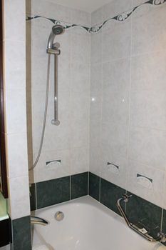 Deep Soaking Bathtub